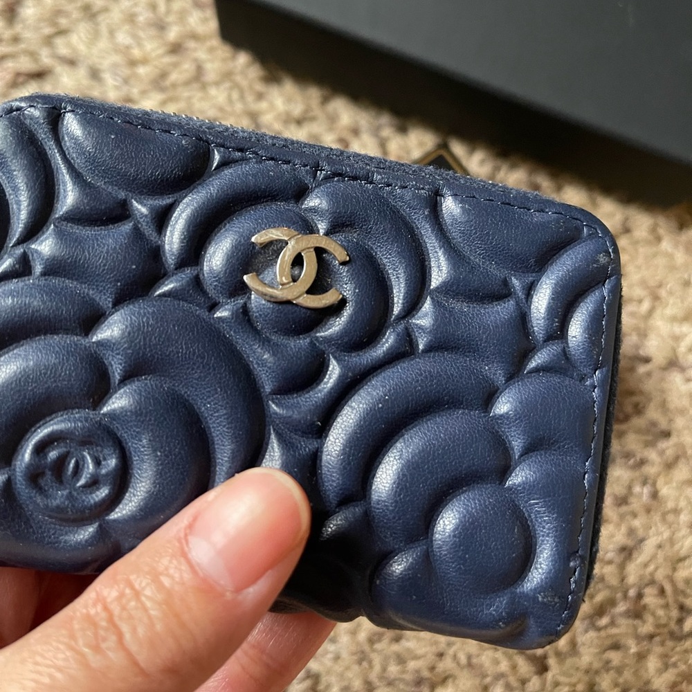Chanel Camellia Blue Card Zippy Holder - Picture 8 of 16